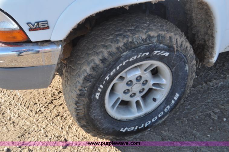 image for item G7185 1999 Dodge Dakota Club Cab pickup truck