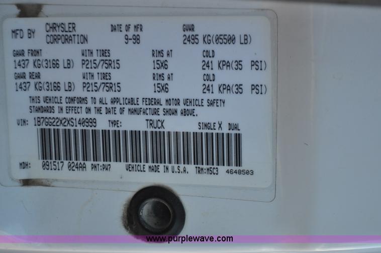 image for item G7185 1999 Dodge Dakota Club Cab pickup truck