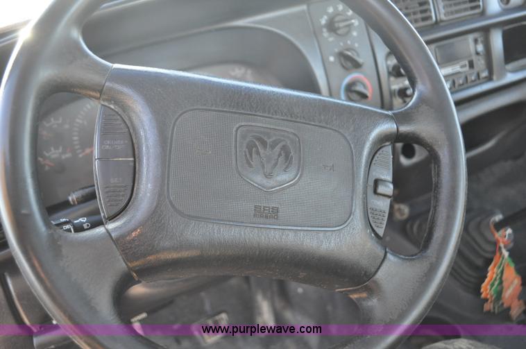 image for item G7195 2001 Dodge Ram 3500 utility truck