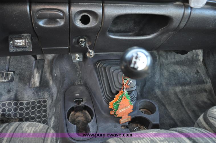 image for item G7195 2001 Dodge Ram 3500 utility truck