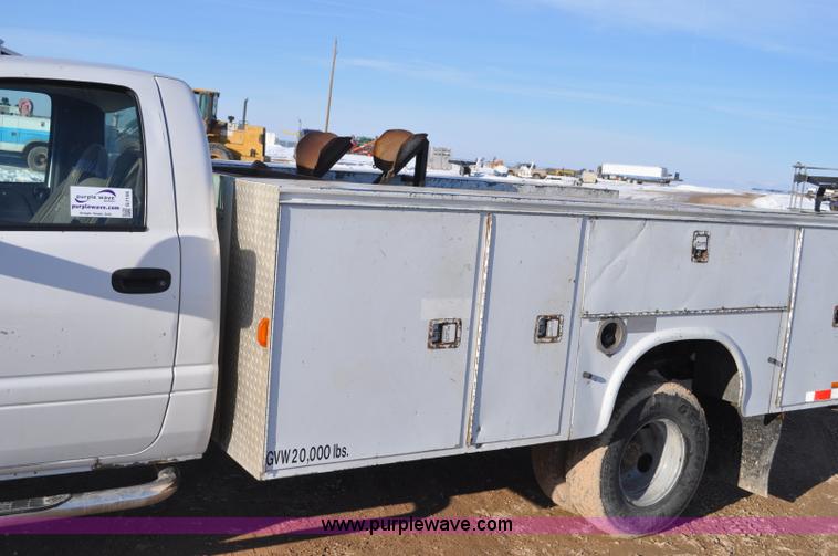 image for item G7195 2001 Dodge Ram 3500 utility truck