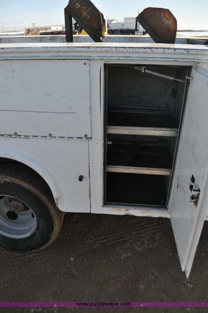 image for item G7195 2001 Dodge Ram 3500 utility truck