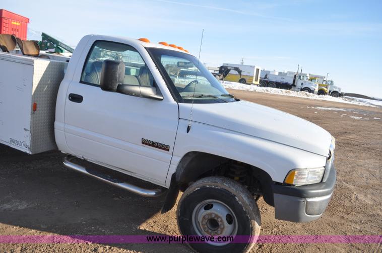 image for item G7195 2001 Dodge Ram 3500 utility truck