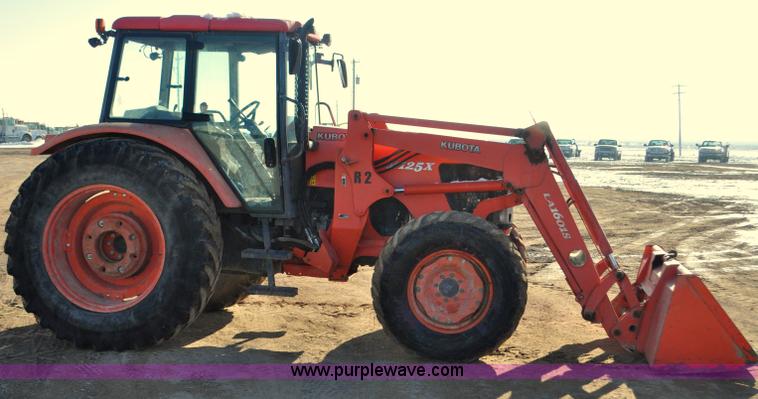 image for item G7213 2007 Kubota M125X MFWD tractor