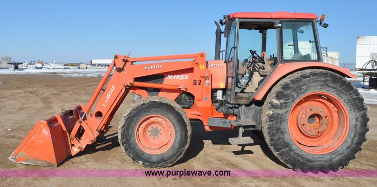 image for item G7213 2007 Kubota M125X MFWD tractor