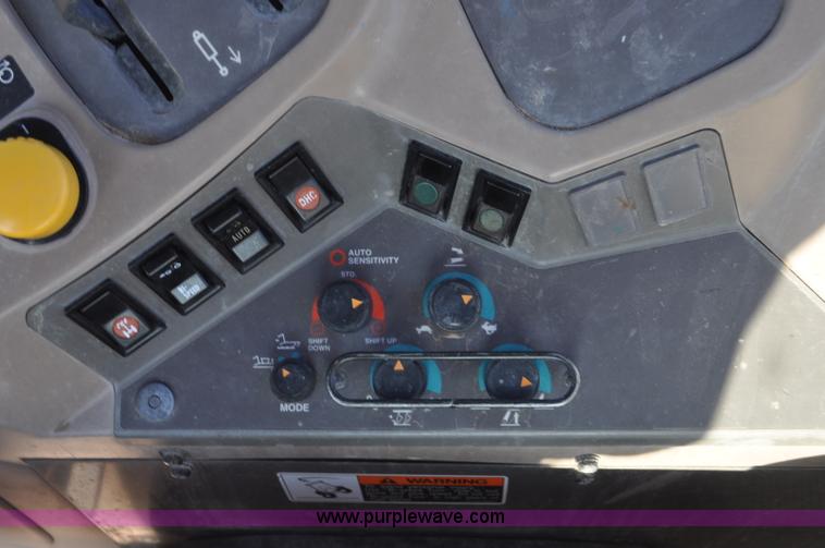 image for item G7213 2007 Kubota M125X MFWD tractor