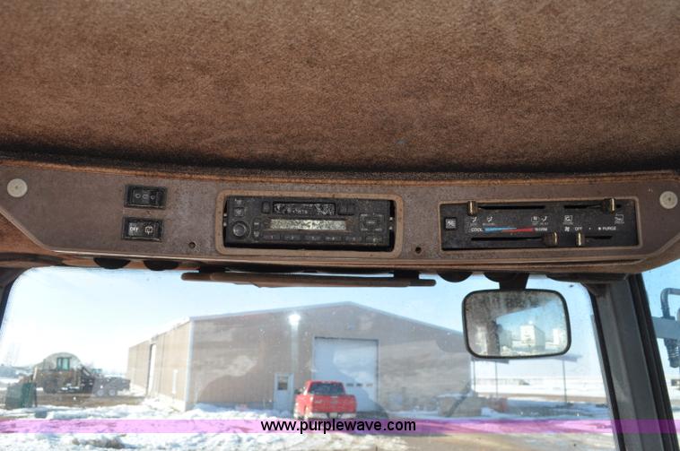 image for item G7213 2007 Kubota M125X MFWD tractor