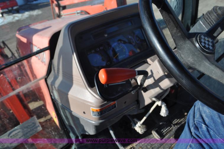 image for item G7213 2007 Kubota M125X MFWD tractor