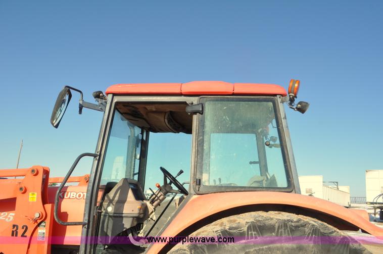 image for item G7213 2007 Kubota M125X MFWD tractor