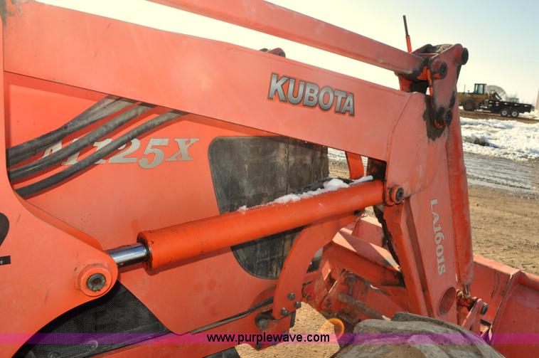 image for item G7213 2007 Kubota M125X MFWD tractor