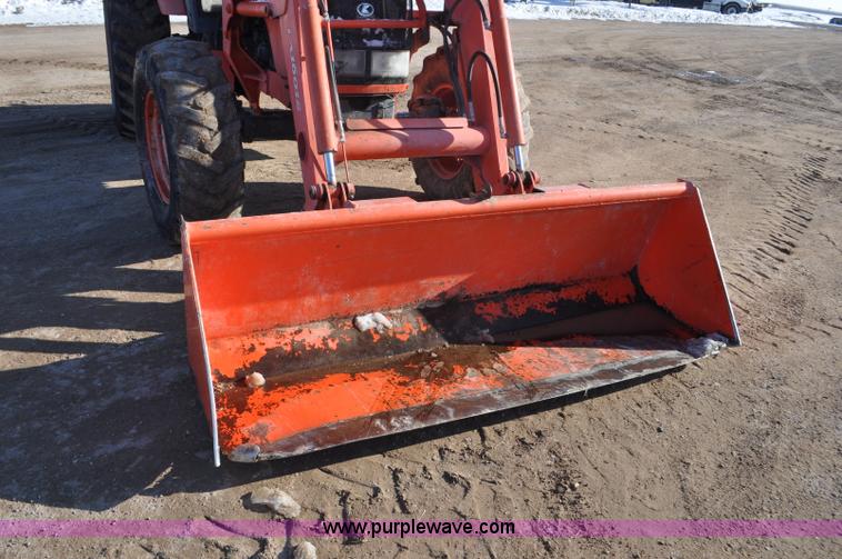 image for item G7213 2007 Kubota M125X MFWD tractor