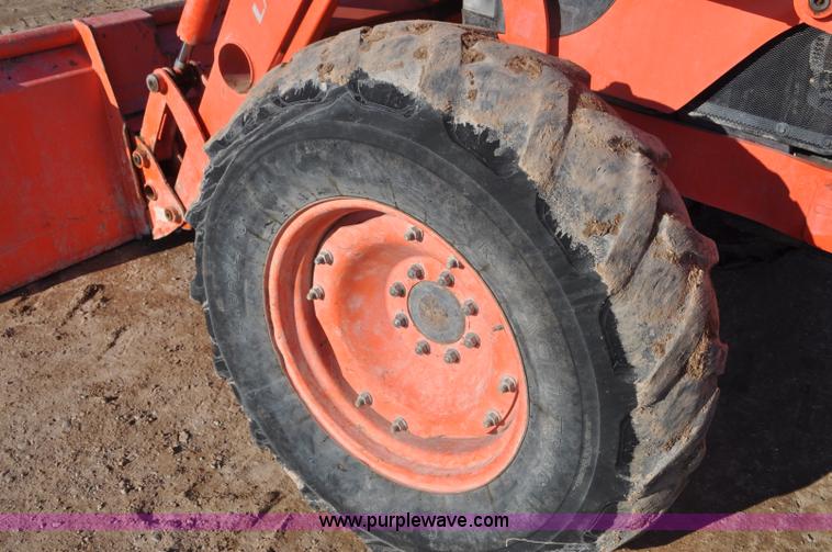 image for item G7213 2007 Kubota M125X MFWD tractor