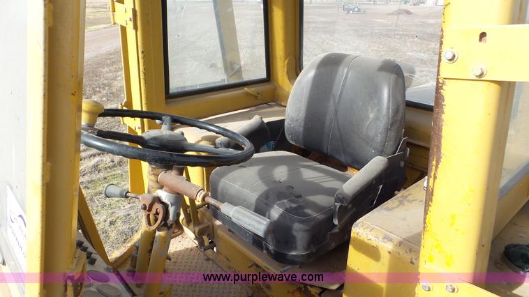 image for item J8303 Caterpillar 930 wheel loader