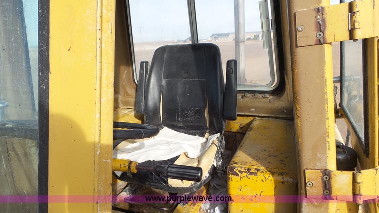 image for item J8304 1976 Caterpillar 930 wheel loader