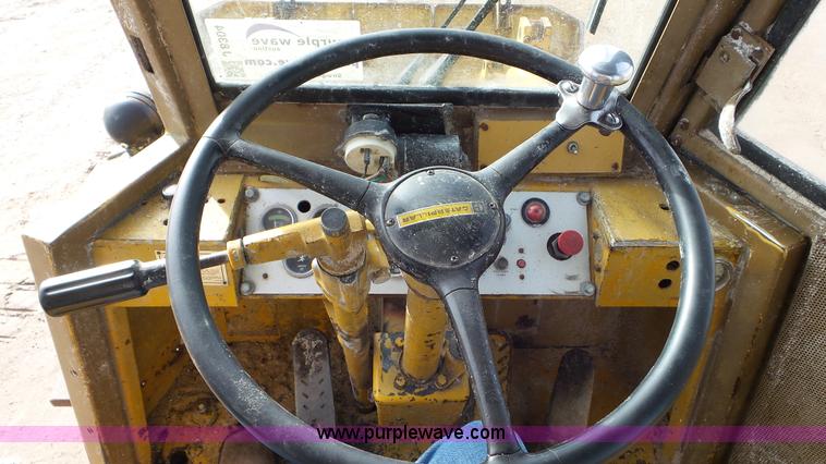 image for item J8304 1976 Caterpillar 930 wheel loader