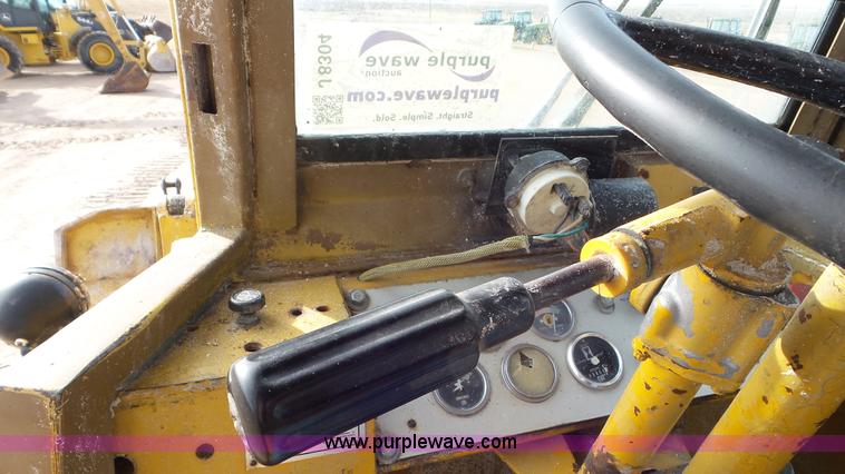 image for item J8304 1976 Caterpillar 930 wheel loader