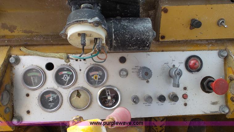 image for item J8304 1976 Caterpillar 930 wheel loader