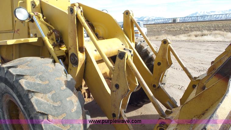 image for item J8304 1976 Caterpillar 930 wheel loader
