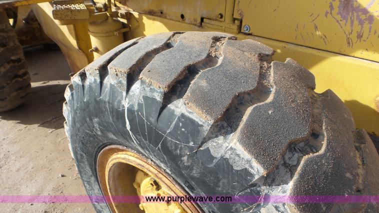 image for item J8304 1976 Caterpillar 930 wheel loader