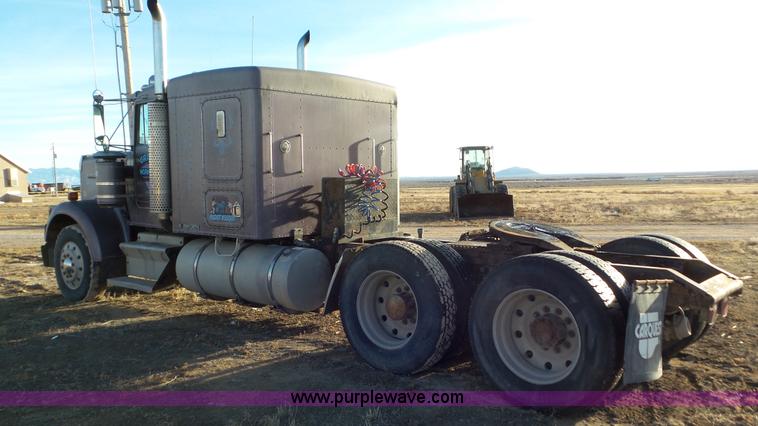 image for item J8320 1988 Kenworth W900 semi truck