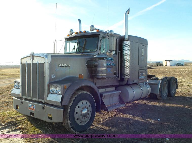 image for item J8320 1988 Kenworth W900 semi truck