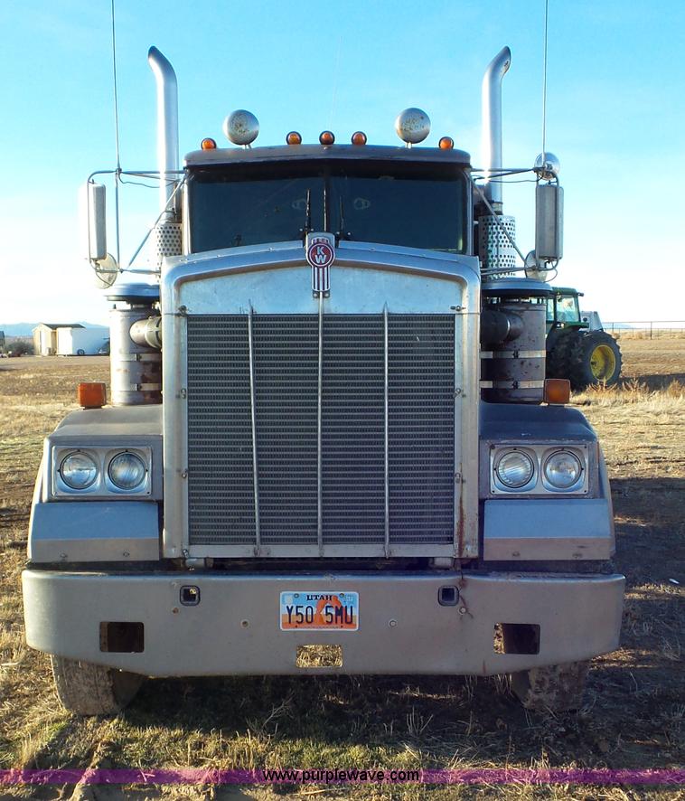 image for item J8320 1988 Kenworth W900 semi truck