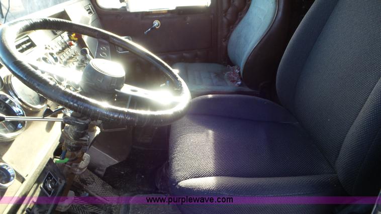 image for item J8320 1988 Kenworth W900 semi truck