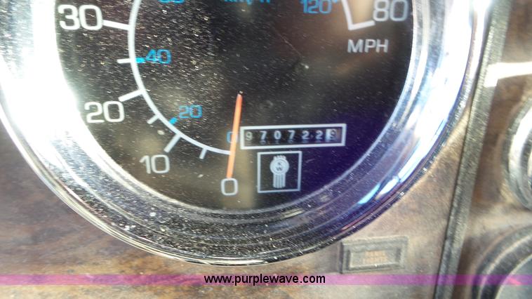 image for item J8320 1988 Kenworth W900 semi truck