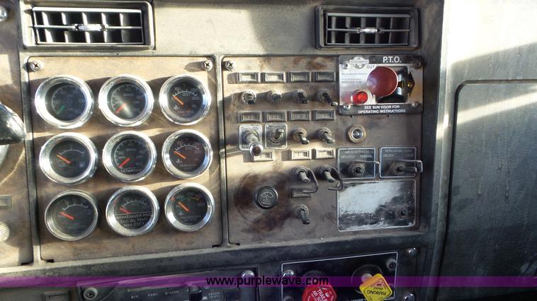 image for item J8320 1988 Kenworth W900 semi truck