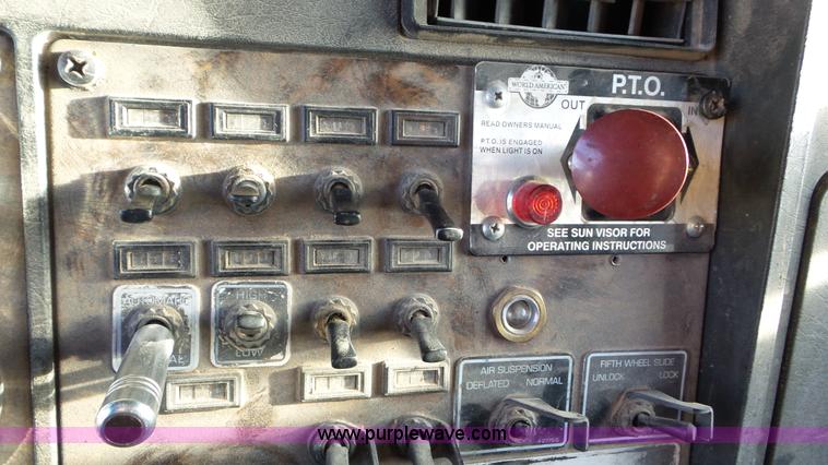 image for item J8320 1988 Kenworth W900 semi truck