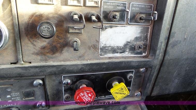 image for item J8320 1988 Kenworth W900 semi truck