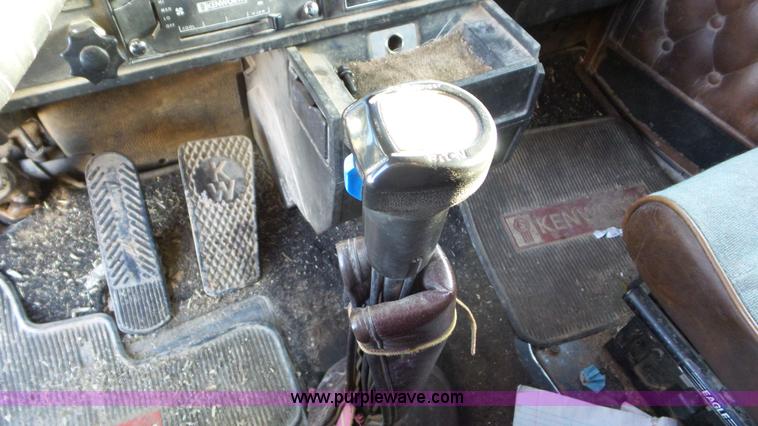 image for item J8320 1988 Kenworth W900 semi truck