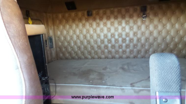 image for item J8320 1988 Kenworth W900 semi truck