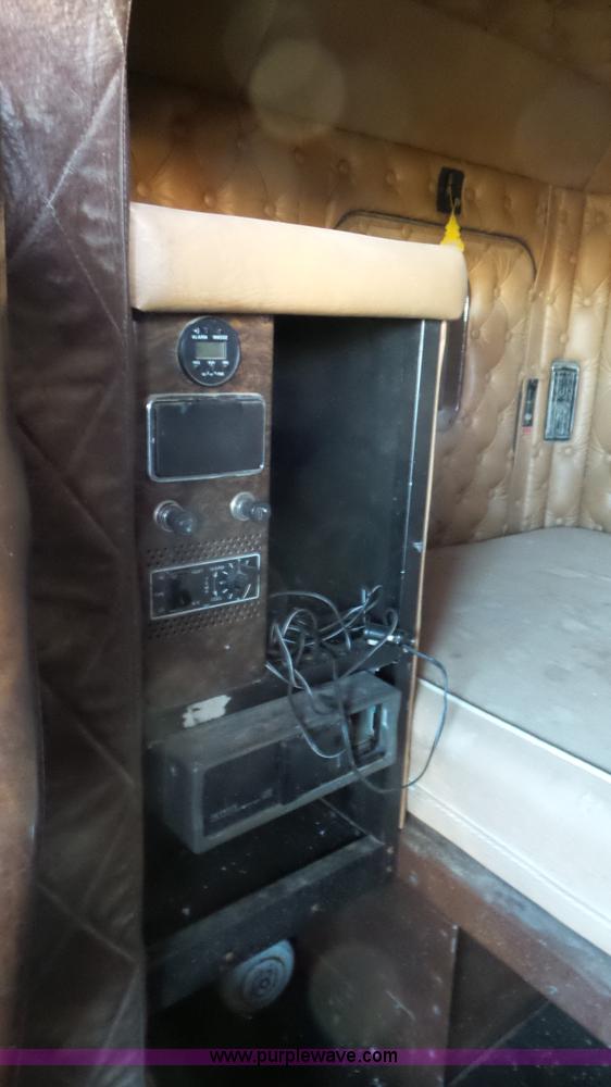 image for item J8320 1988 Kenworth W900 semi truck