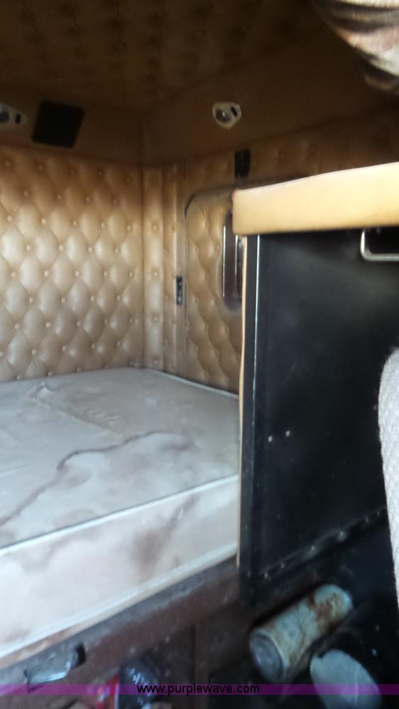 image for item J8320 1988 Kenworth W900 semi truck