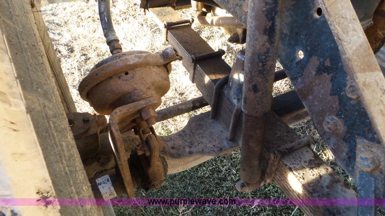 image for item J8320 1988 Kenworth W900 semi truck