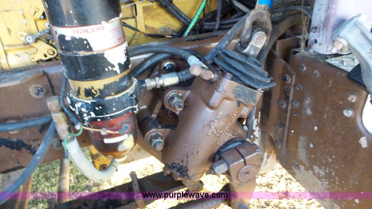 image for item J8320 1988 Kenworth W900 semi truck