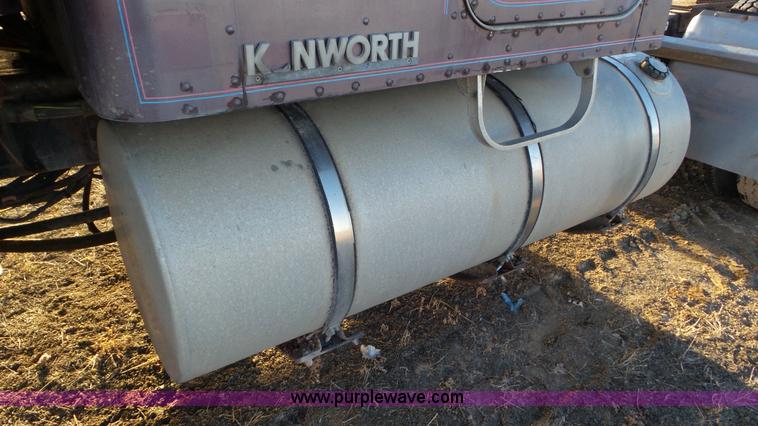 image for item J8320 1988 Kenworth W900 semi truck