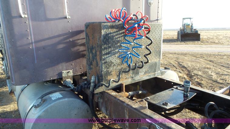 image for item J8320 1988 Kenworth W900 semi truck