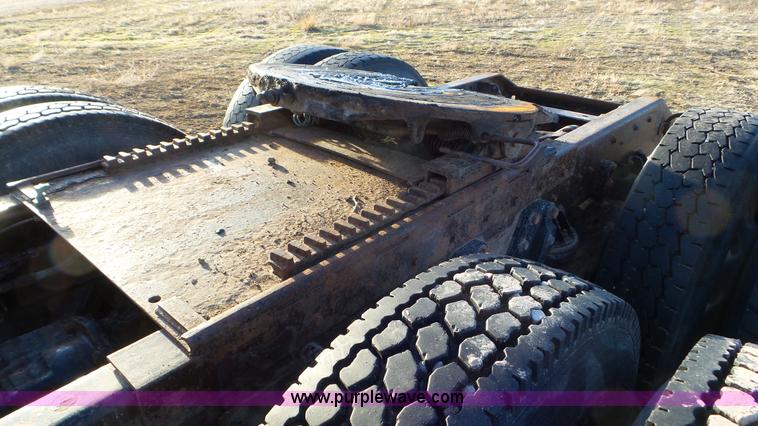 image for item J8320 1988 Kenworth W900 semi truck