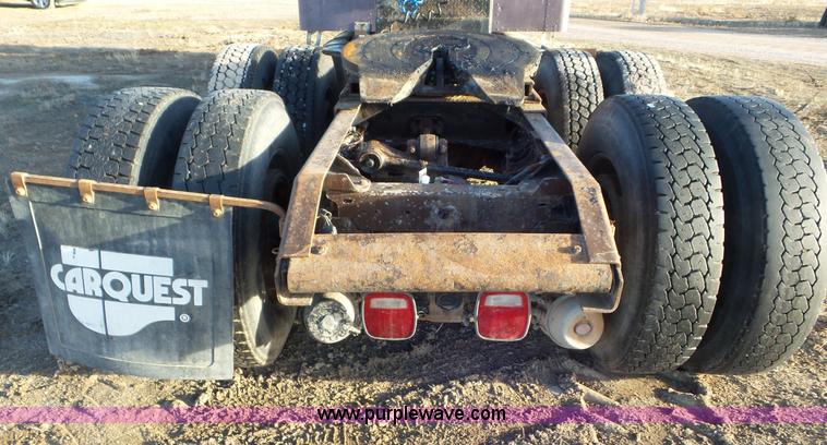 image for item J8320 1988 Kenworth W900 semi truck