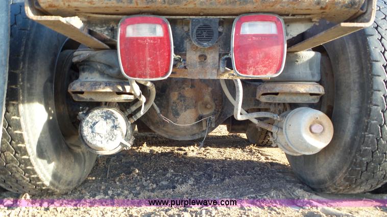 image for item J8320 1988 Kenworth W900 semi truck