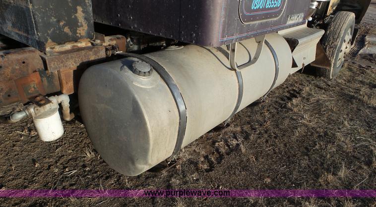 image for item J8320 1988 Kenworth W900 semi truck