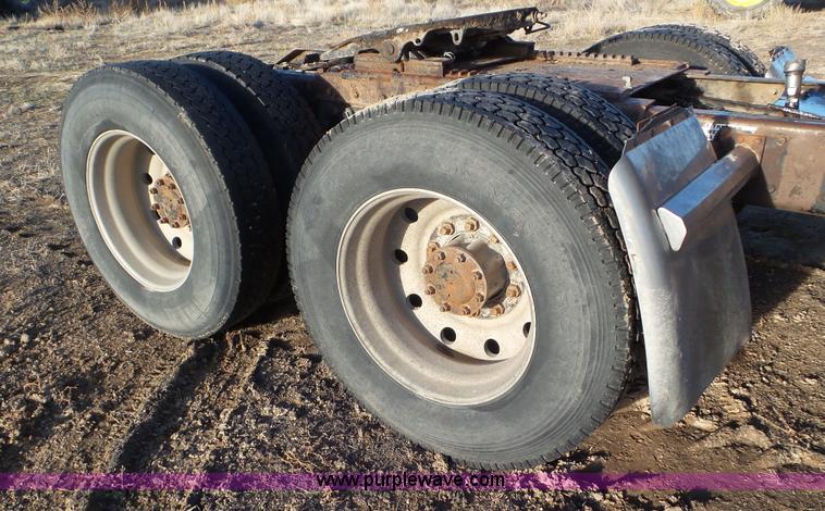 image for item J8320 1988 Kenworth W900 semi truck