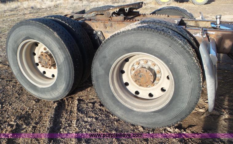 image for item J8320 1988 Kenworth W900 semi truck