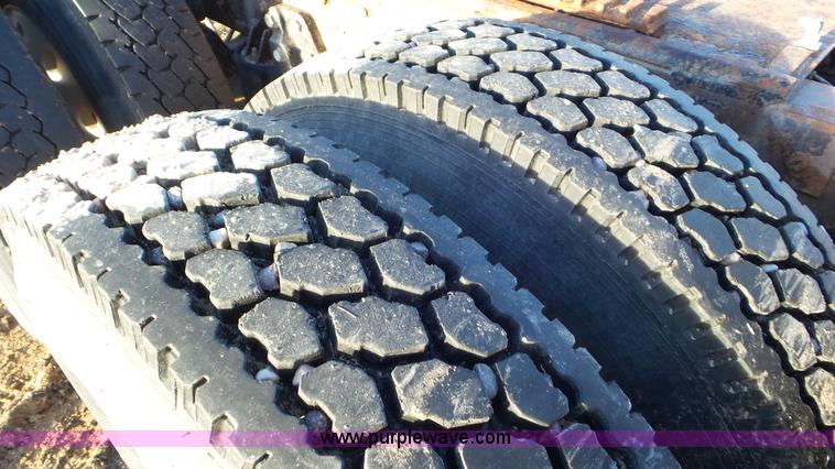 image for item J8320 1988 Kenworth W900 semi truck