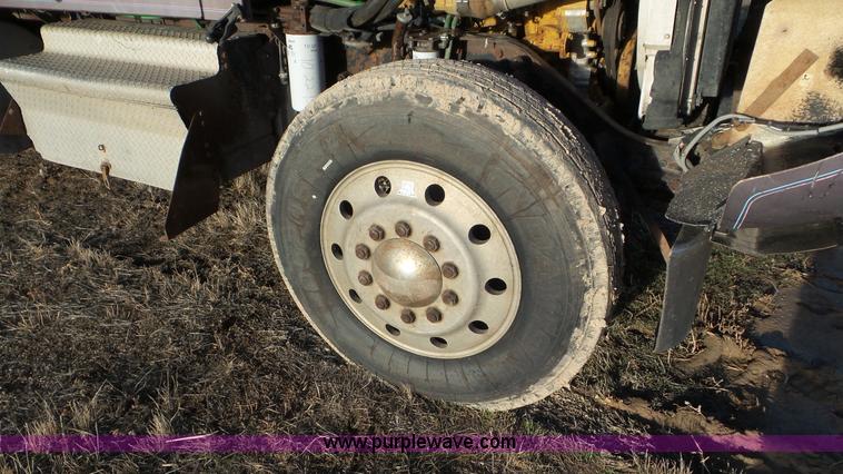 image for item J8320 1988 Kenworth W900 semi truck