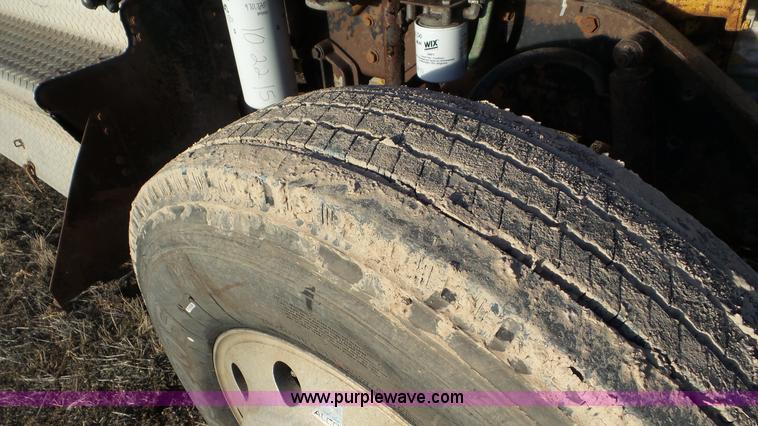 image for item J8320 1988 Kenworth W900 semi truck