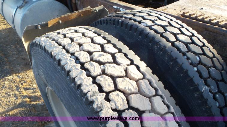 image for item J8320 1988 Kenworth W900 semi truck