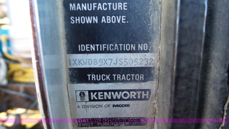 image for item J8320 1988 Kenworth W900 semi truck